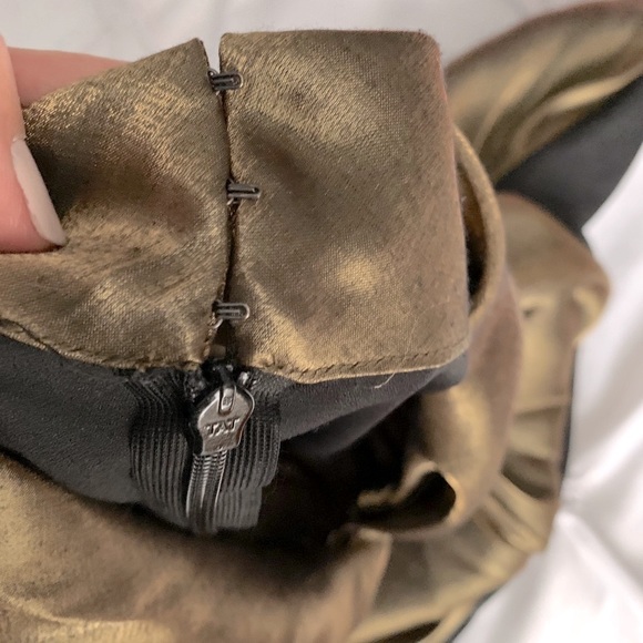 Gold Sleeveless Blouse - Picture 3 of 5